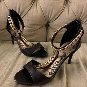 Brash women’s high heels with chain detail.